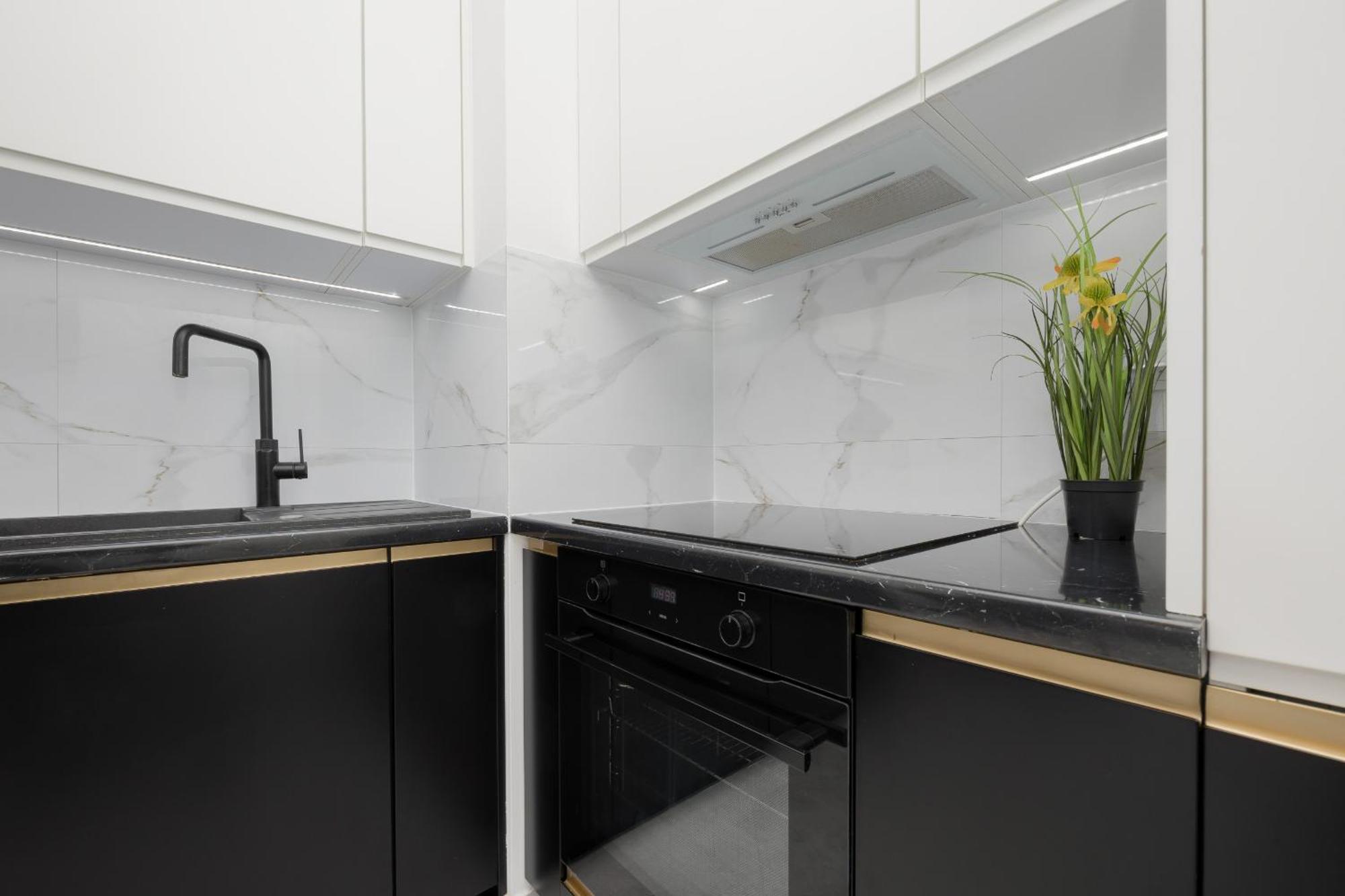 Apartment With Balcony & Parking In Warsaw By Noclegi Renters Eksteriør billede